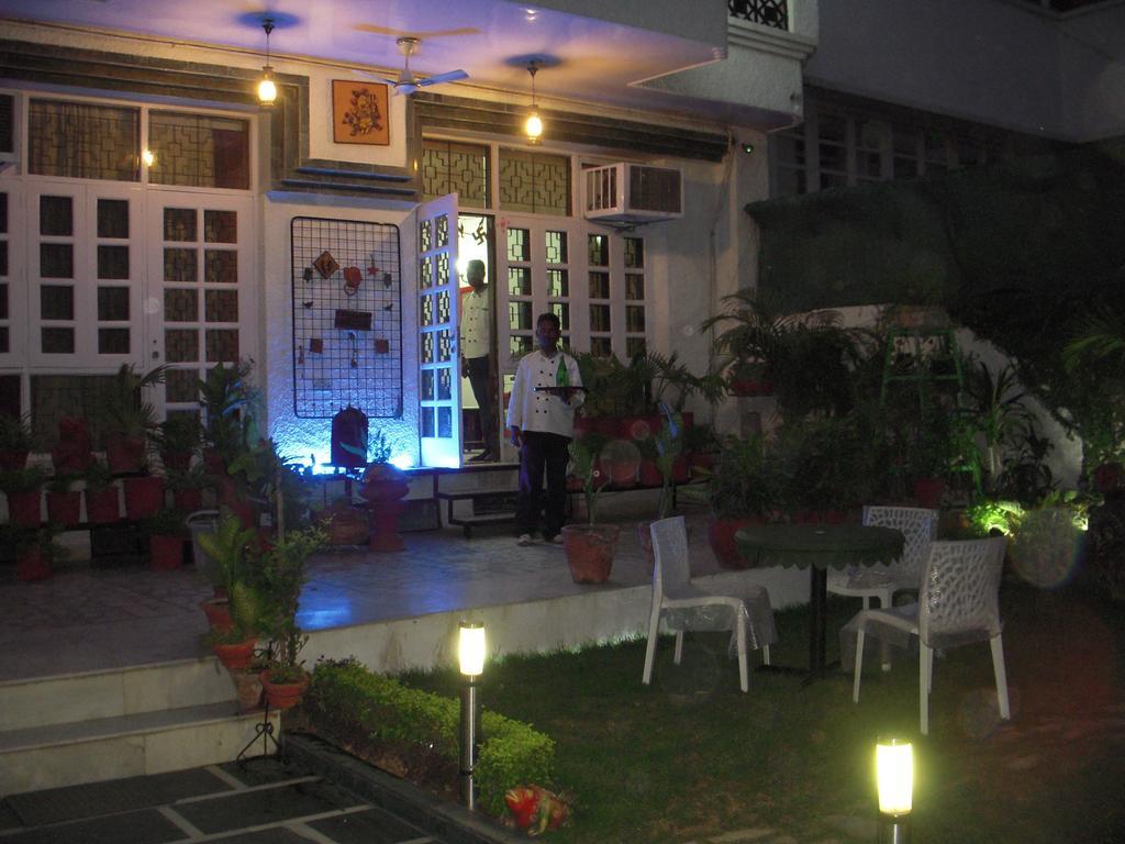 Rams Inn Connaught Place New Delhi Room photo