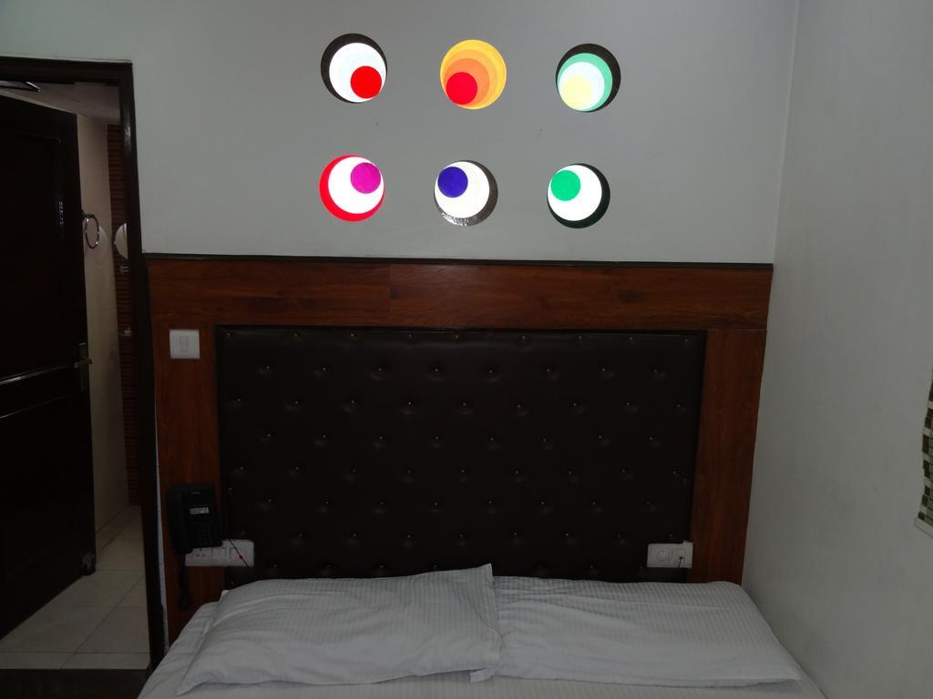 Rams Inn Connaught Place New Delhi Room photo