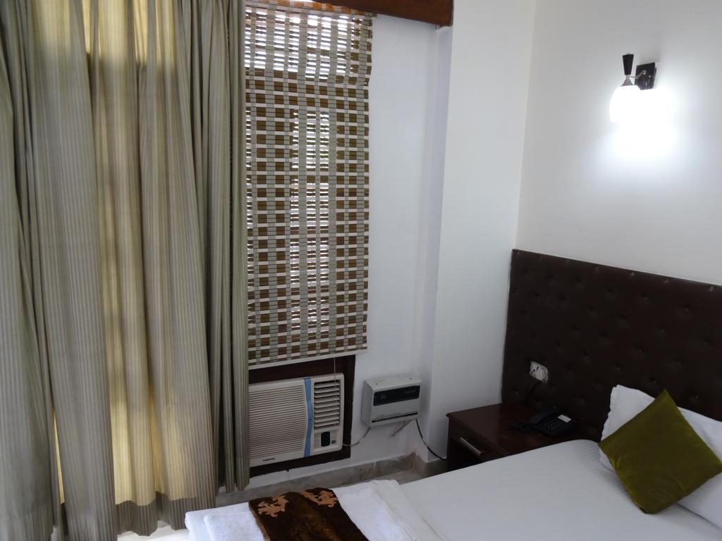 Rams Inn Connaught Place New Delhi Room photo